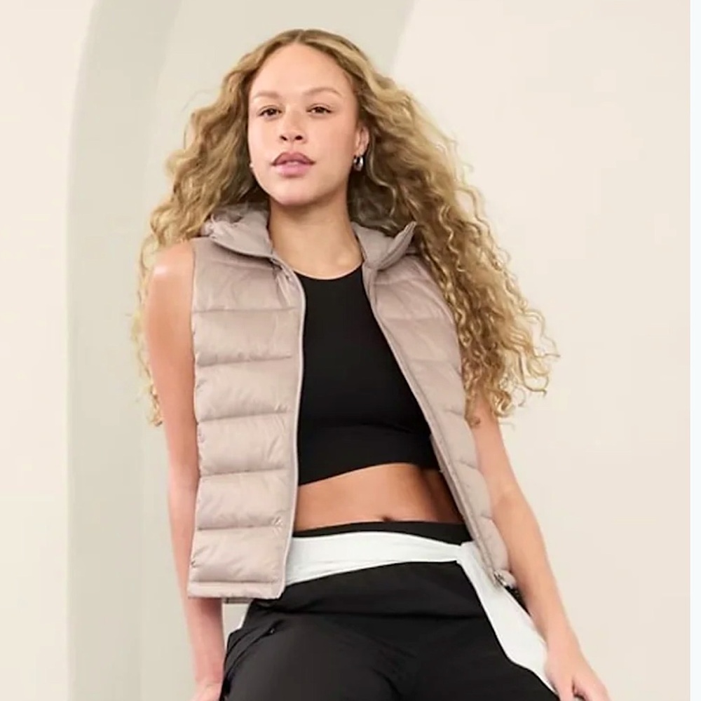 Athleta Aire Puffer Vest in Champagne/Tan/ Taupe